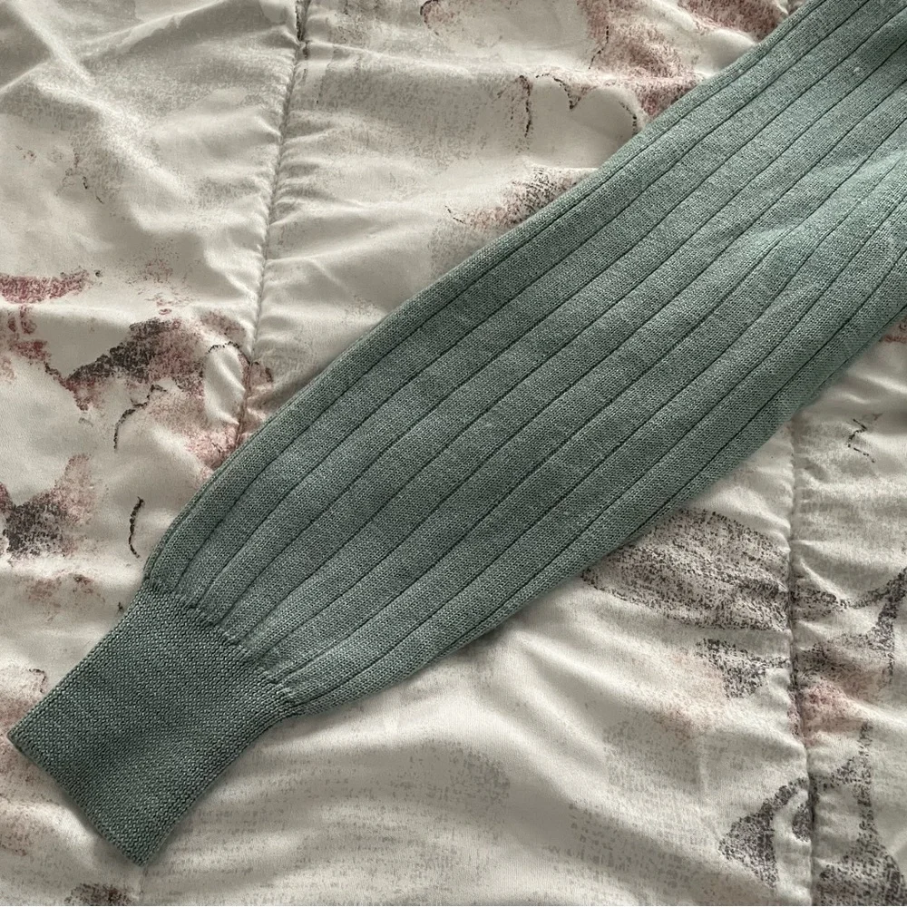 Vintage Valerie Stevens 100% merino wool baby blue ribbed turtleneck sweater PM